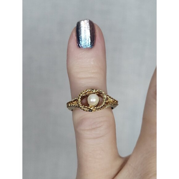 Avon Jewelry - Vintage Avon Braided Rope Faux Pearl Ring Size 3.5-4.5 Gold Tone Pinky Knotted
